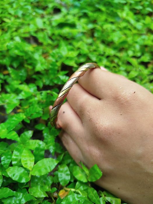 Copper bracelet for men spiral top angle