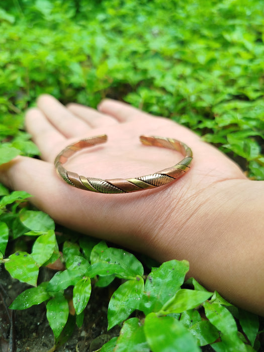 Copper bracelet for men spiral top view