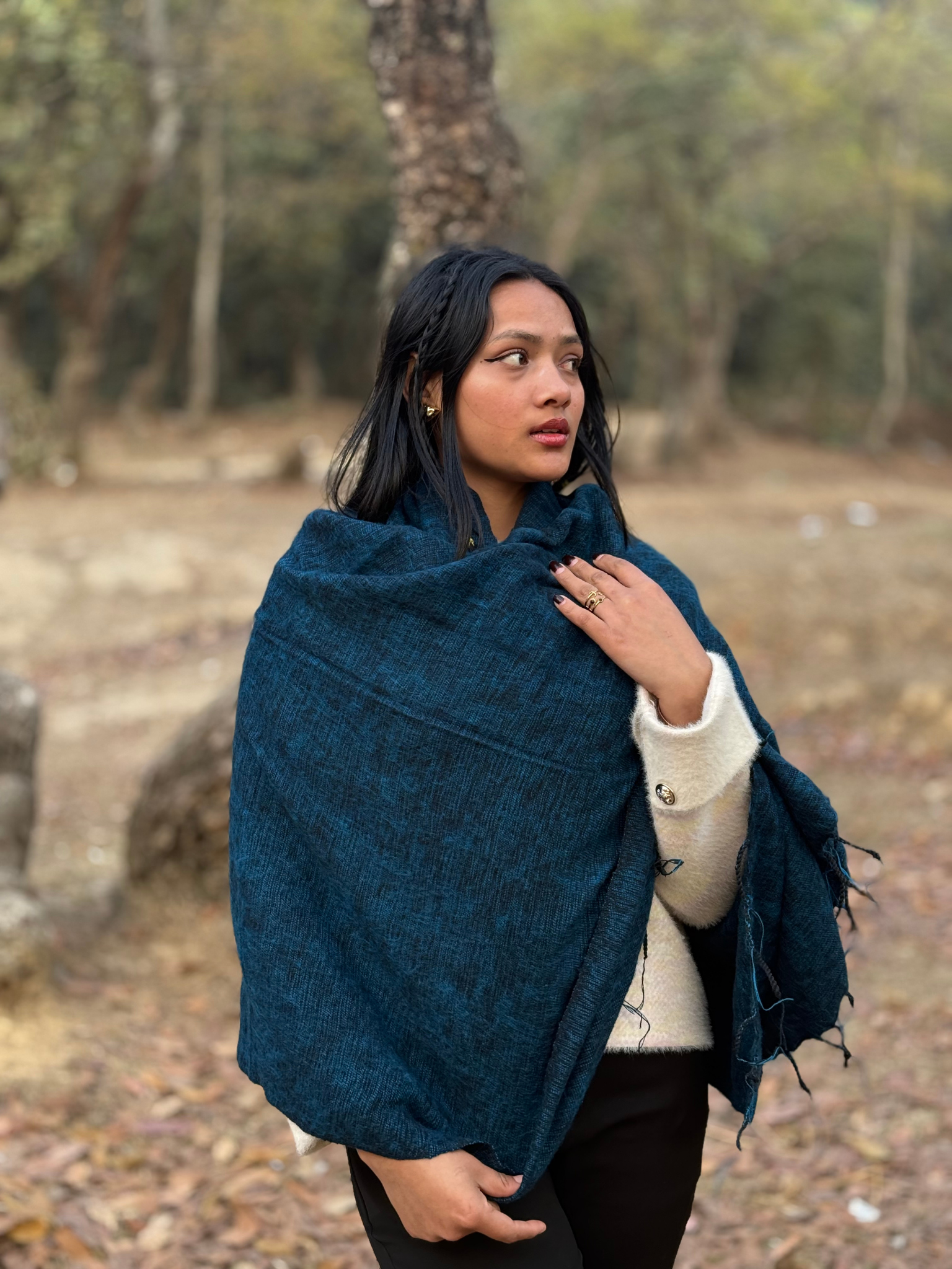 Handmade Yak Wool Shawls: Warmth, Durability & Timeless Style