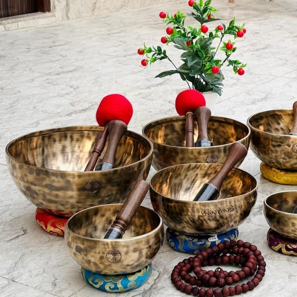 Handcrafted Tibetan Singing Bowl - Therapeutic & Melodic Artisan Bowls